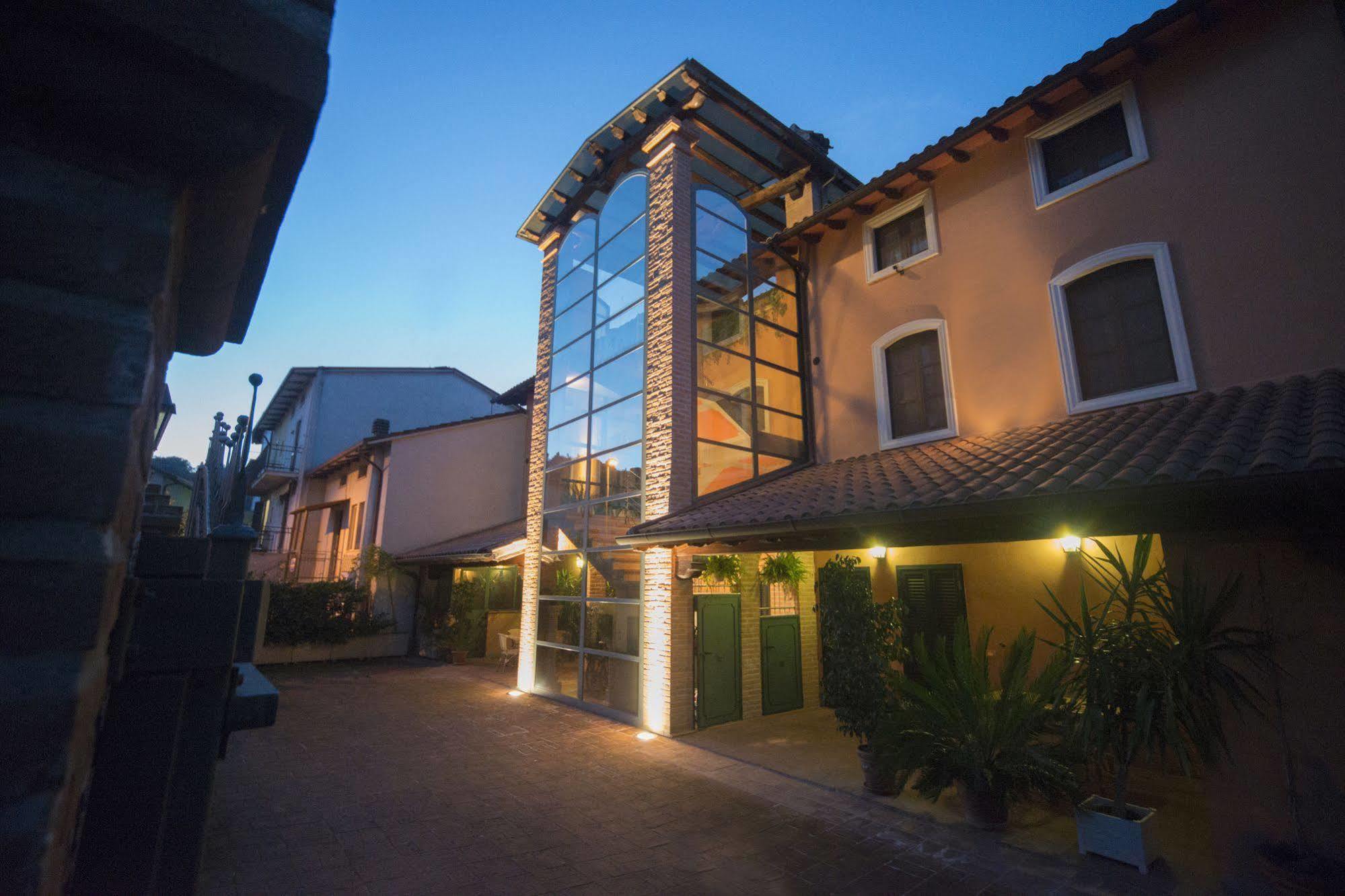 Residenze L'Uncinaia Holiday House Perugia Exterior foto